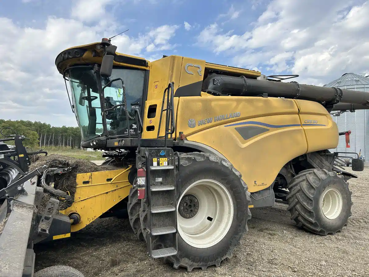 Gallery image 1 for 2025 New Holland CR9.90 Combine