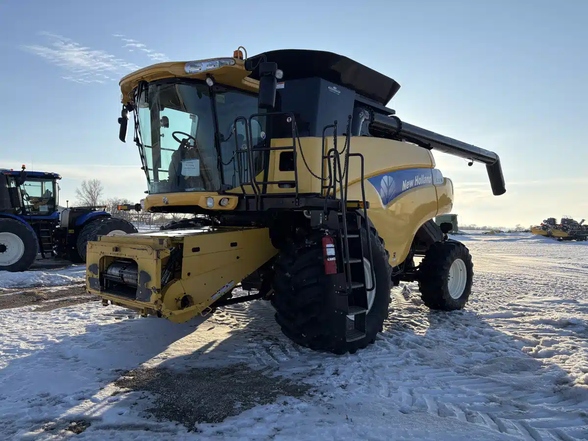 Gallery image 1 for 2008 New Holland CR9060 Combine