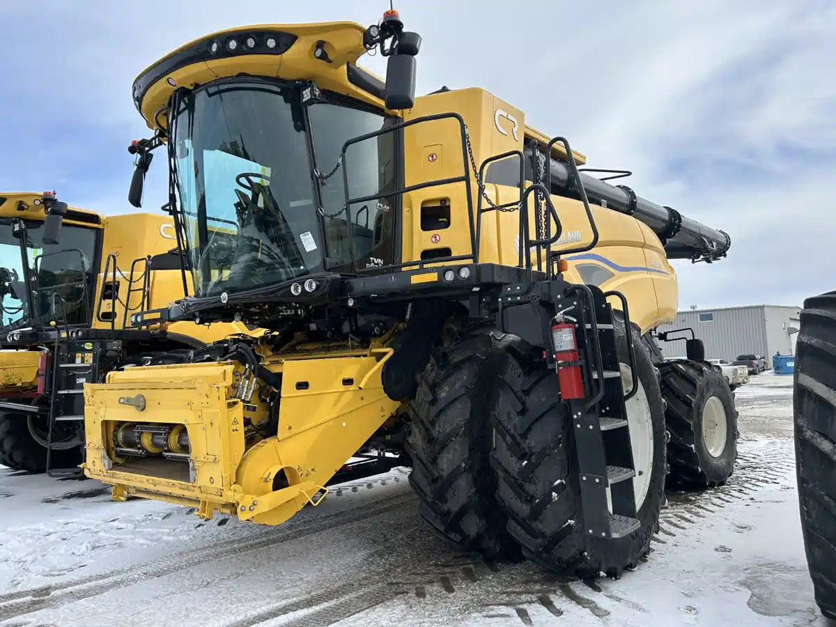 Gallery image 2 for 2024 New Holland CR9.90Z Combine