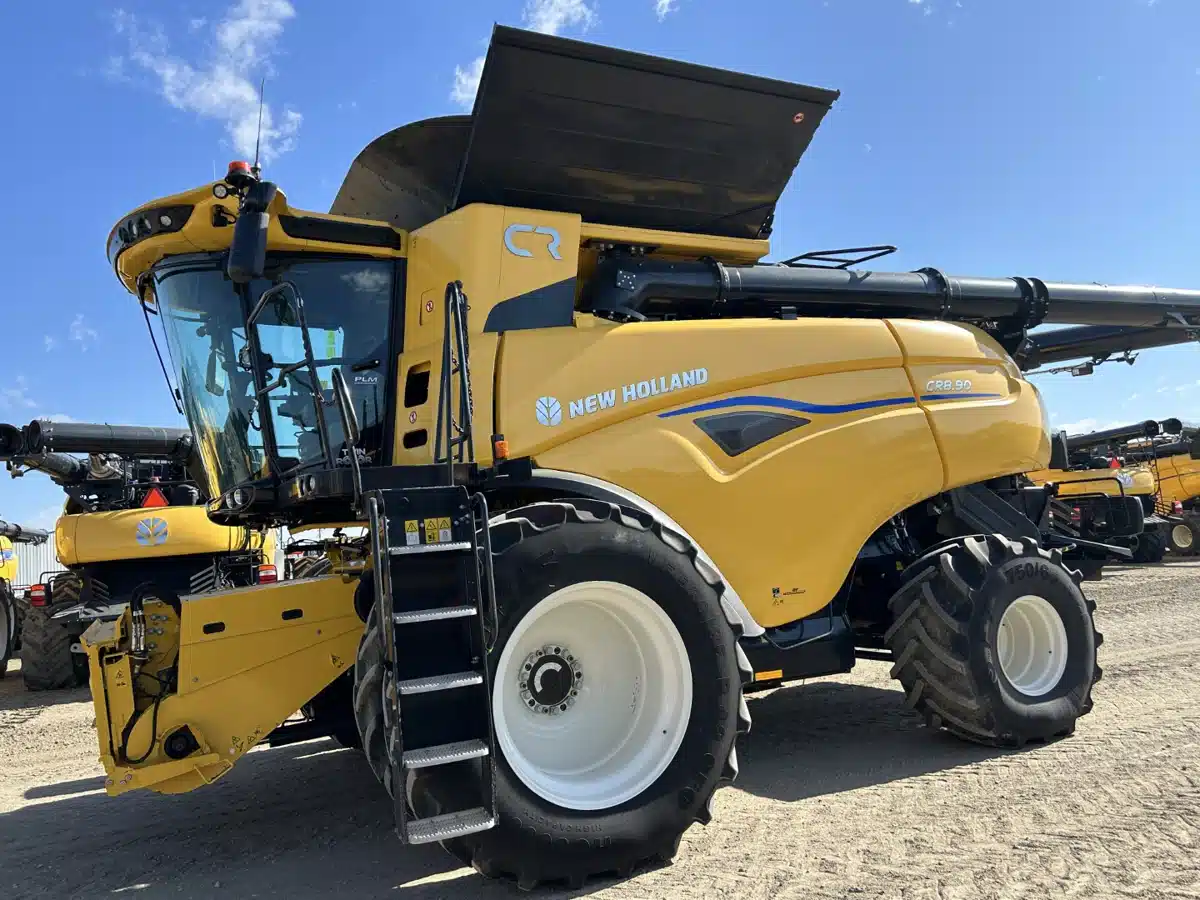 Gallery image 2 for 2024 New Holland CR8.90Z Combine