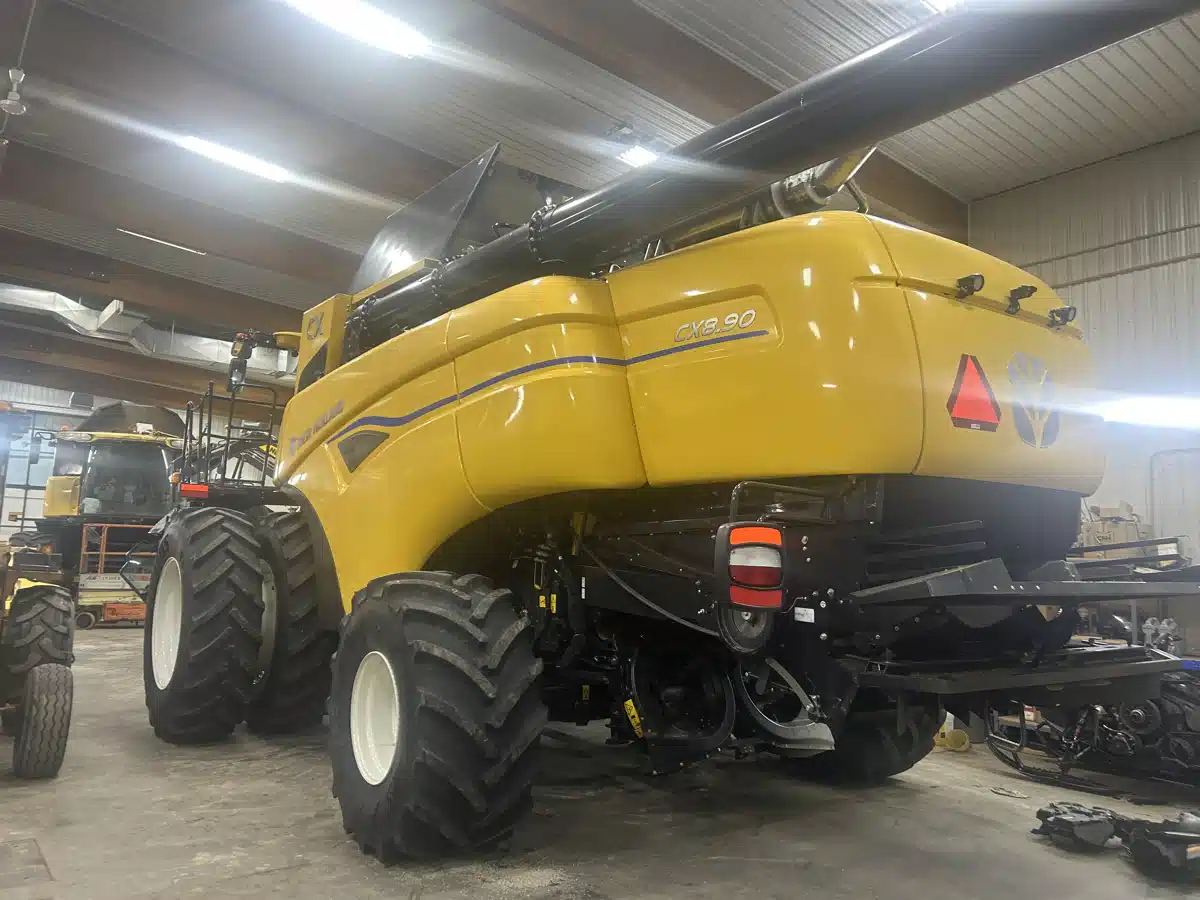 Gallery image 2 for 2025 New Holland CX8.90 Combine
