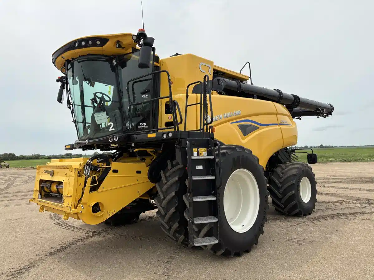 Gallery image 1 for 2025 New Holland CR9.90Z Combine