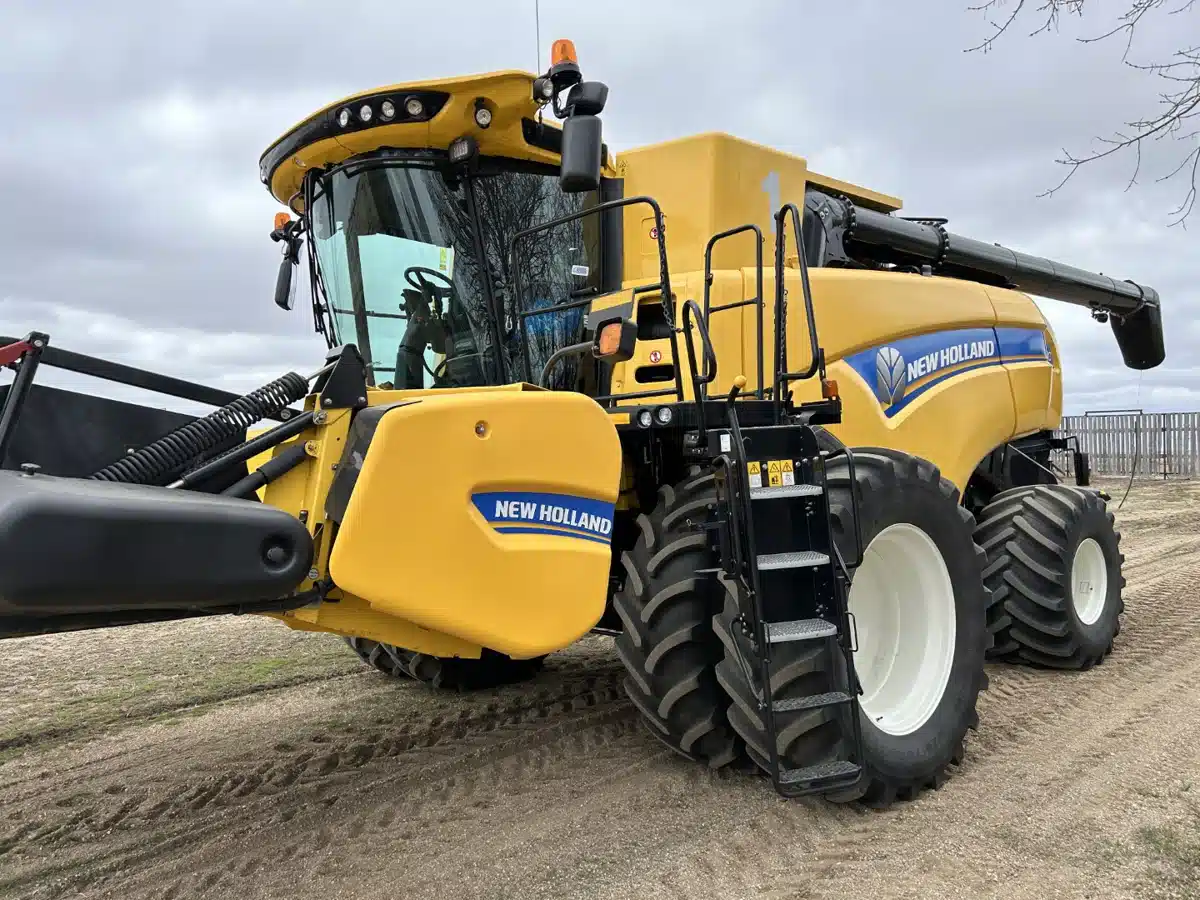 Gallery image 1 for 2021 New Holland CX8.80 Combine