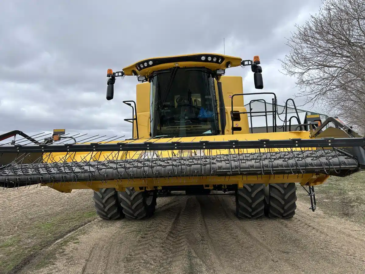 Gallery image 2 for 2021 New Holland CX8.80 Combine