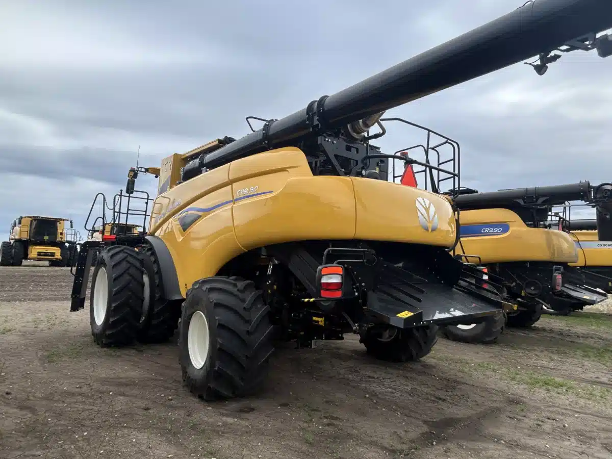 Gallery image 2 for 2025 New Holland CR9.90Z Combine