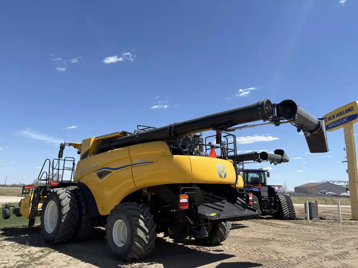 Gallery image 2 for 2025 New Holland CR9.90Z Combine