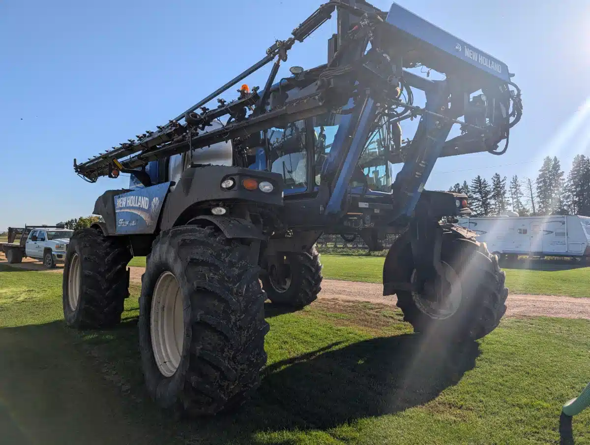 Gallery image 2 for 2014 New Holland SP333F Sprayer - Self Propelled