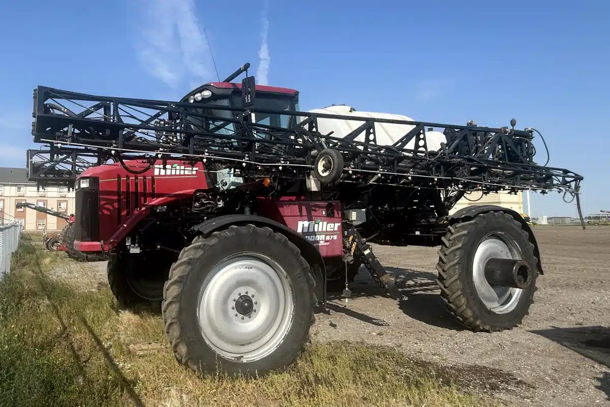 Gallery image 1 for 2010 Miller Condor A75 Sprayer - Self Propelled