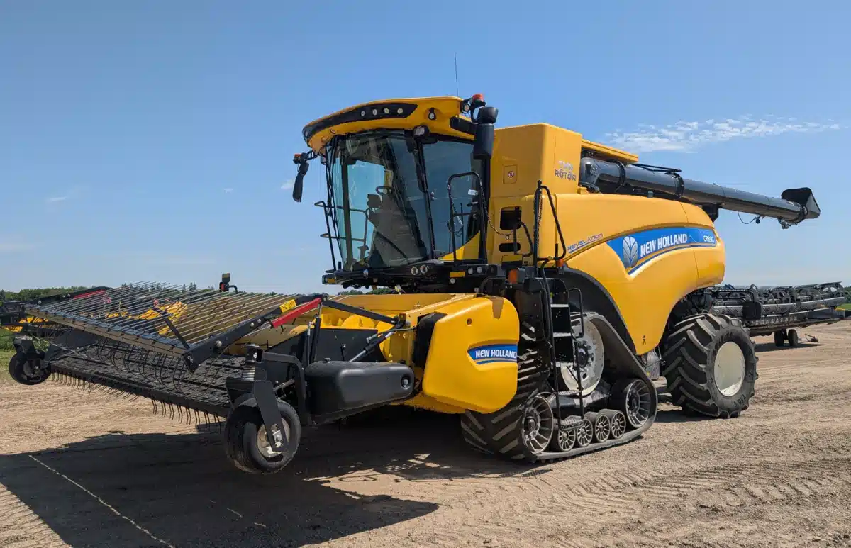 Gallery image 1 for 2019 New Holland CR8.90 Combine