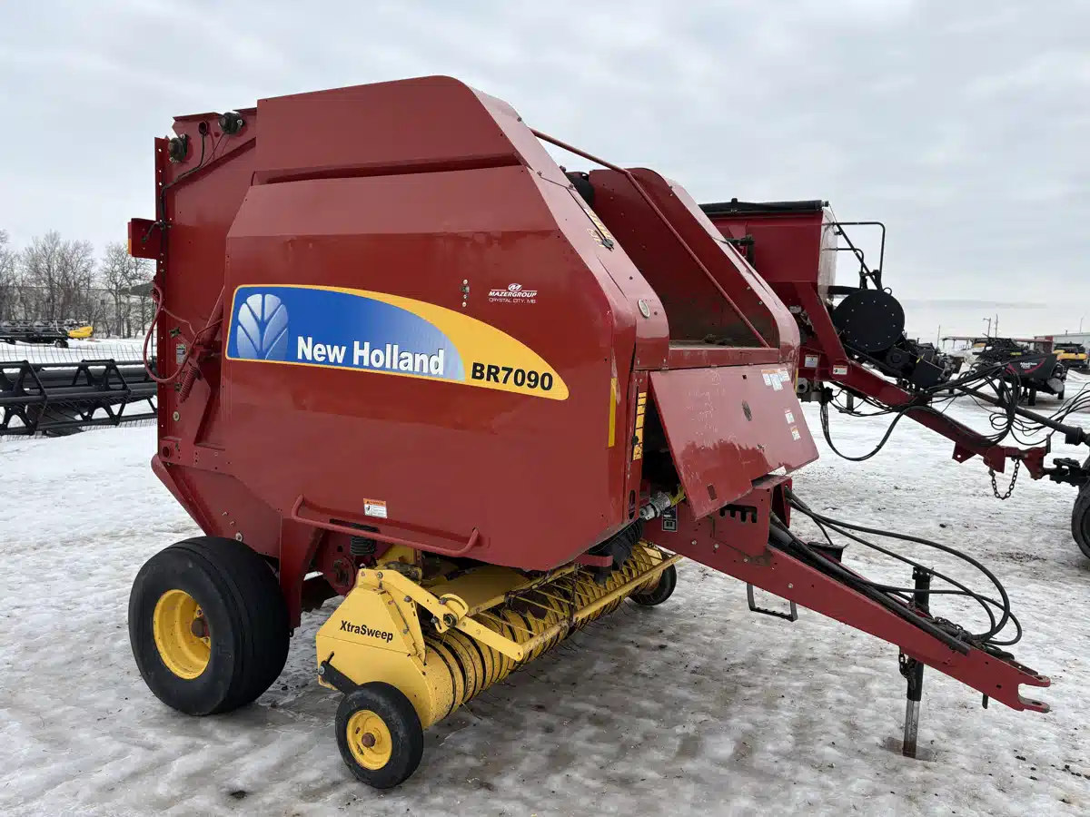 Gallery image 1 for 2009 New Holland RB7090 Round Baler