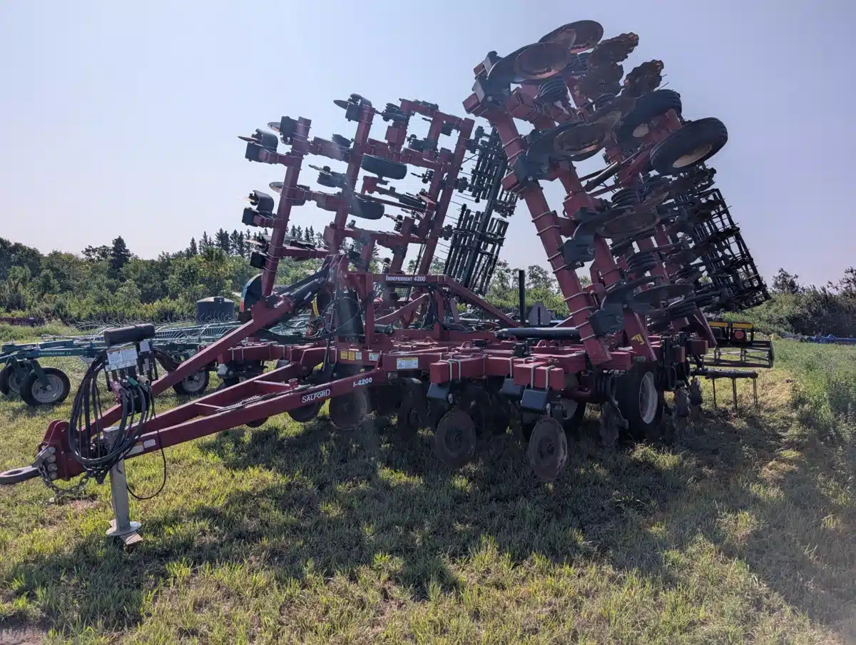 Gallery image 1 for 2017 Salford I-4241 Vertical Tillage