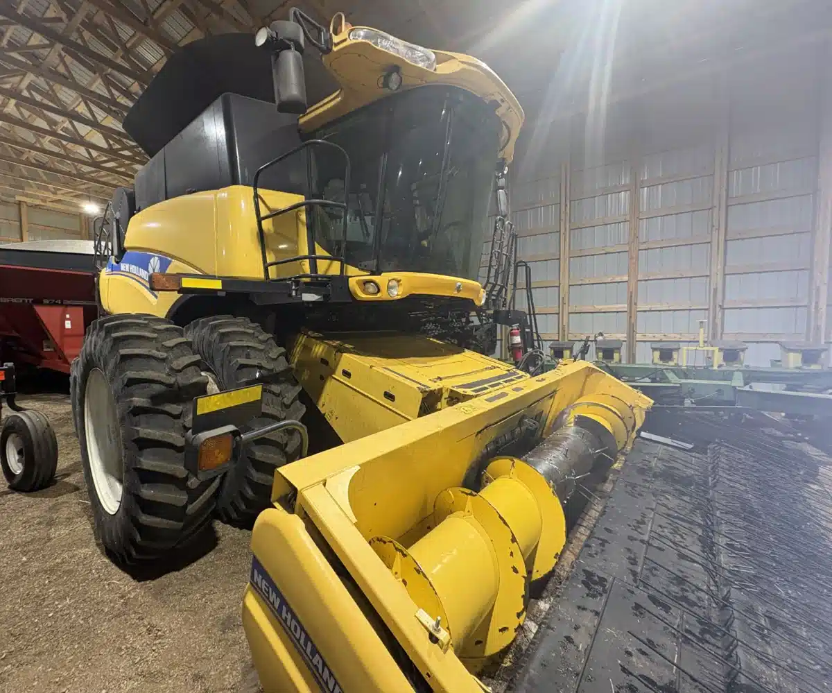 Gallery image 1 for 2012 New Holland CR9090 Combine
