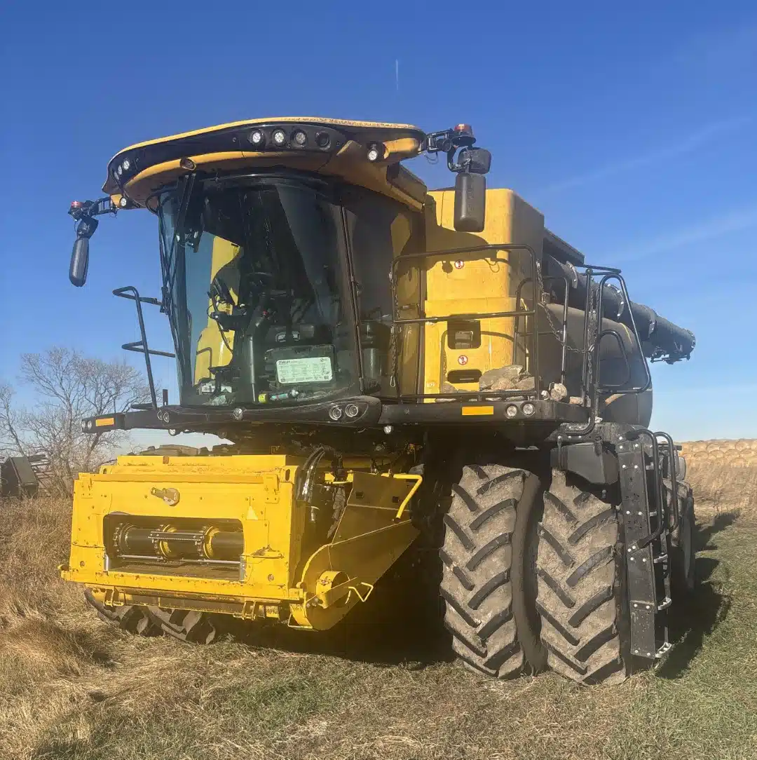 Gallery image 1 for 2023 New Holland CR9.90Z Combine