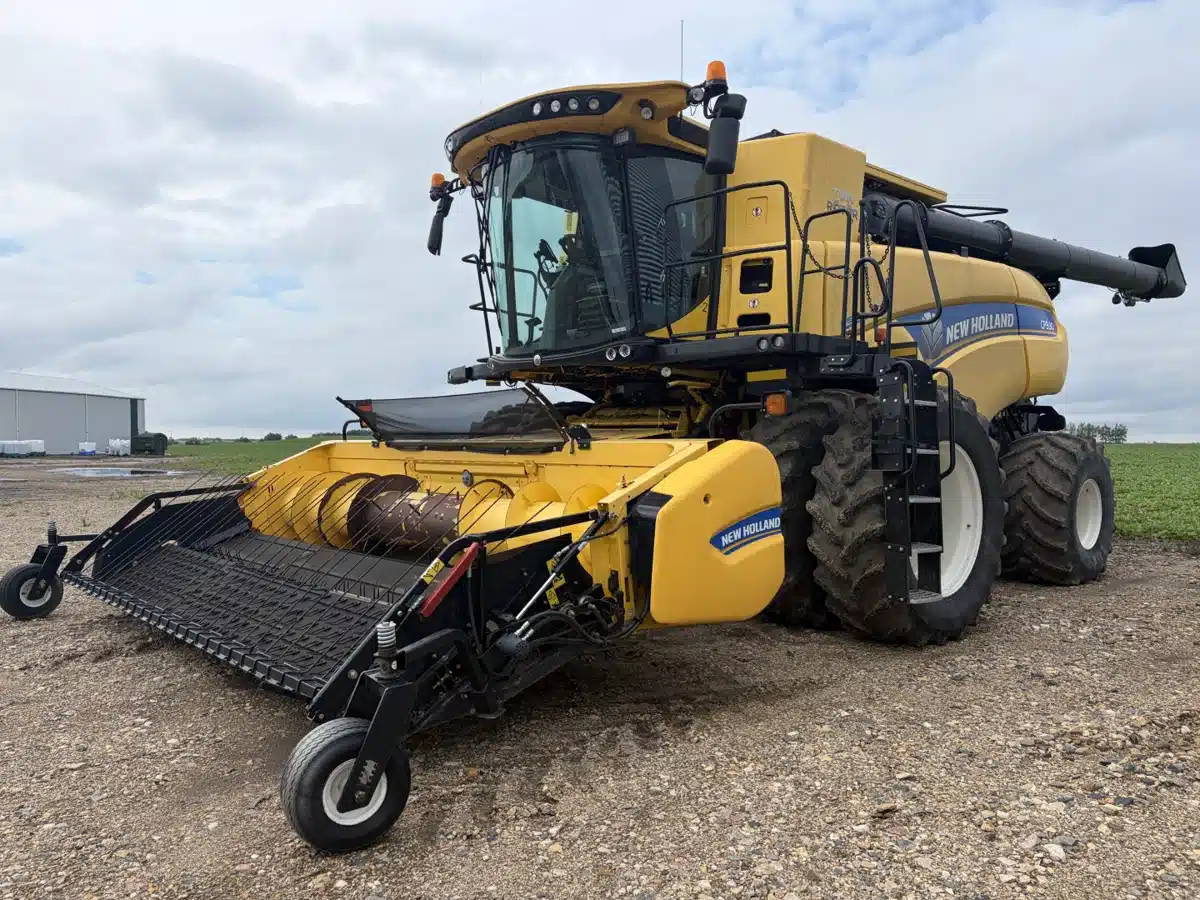 Gallery image 1 for 2018 New Holland CR9.90 Combine