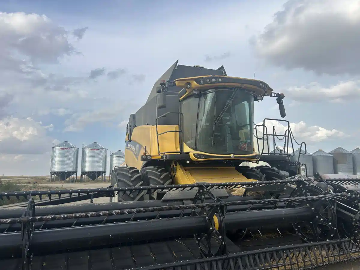 Gallery image 1 for 2016 New Holland CX8.90 Combine