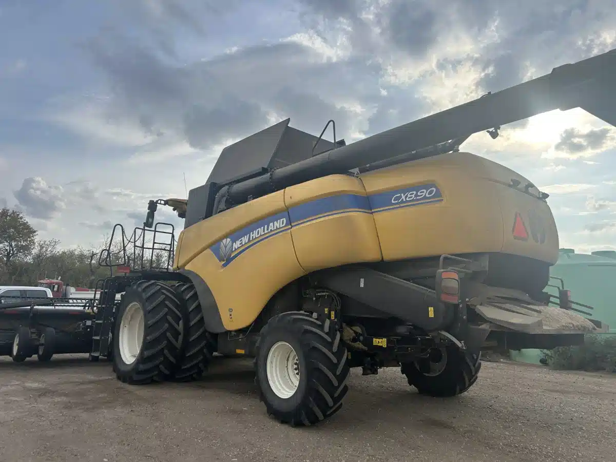 Gallery image 2 for 2016 New Holland CX8.90 Combine