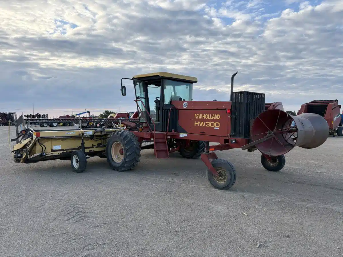 Gallery image 2 for 2000 New Holland HW300 Windrower