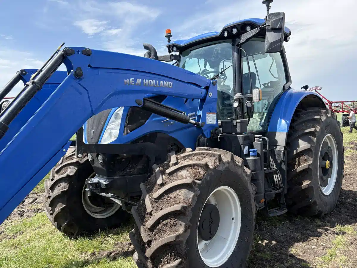 Gallery image 1 for 2025 New Holland T7.230 Tractor