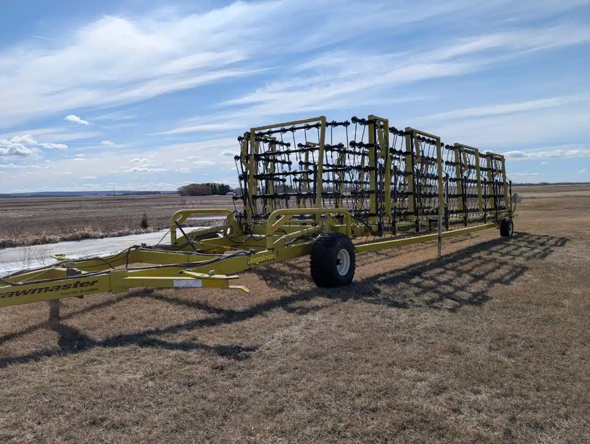 Photo de la Galerie 1 pour 2018 Degelman Strawmaster + Herse