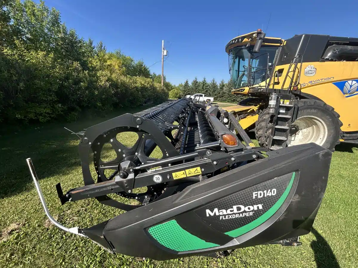 Photo de la Galerie 2 pour 2021 MacDon FD140