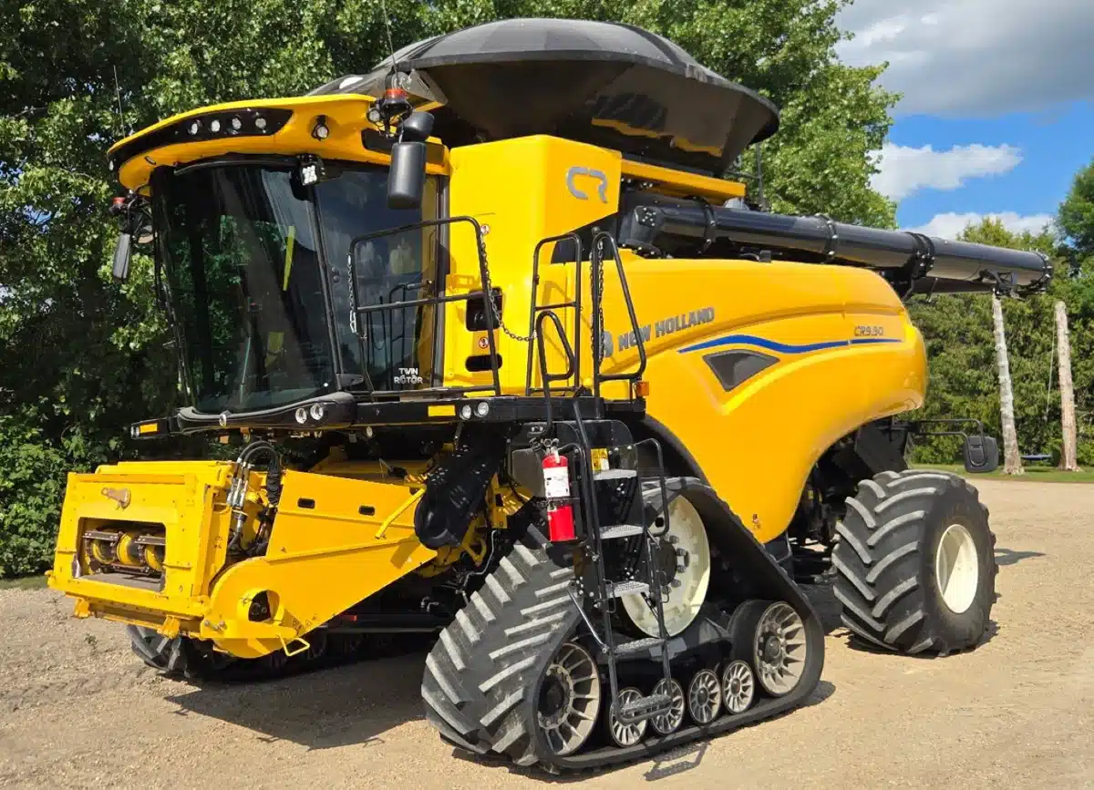 Gallery image 1 for 2024 New Holland CR9.90 Combine