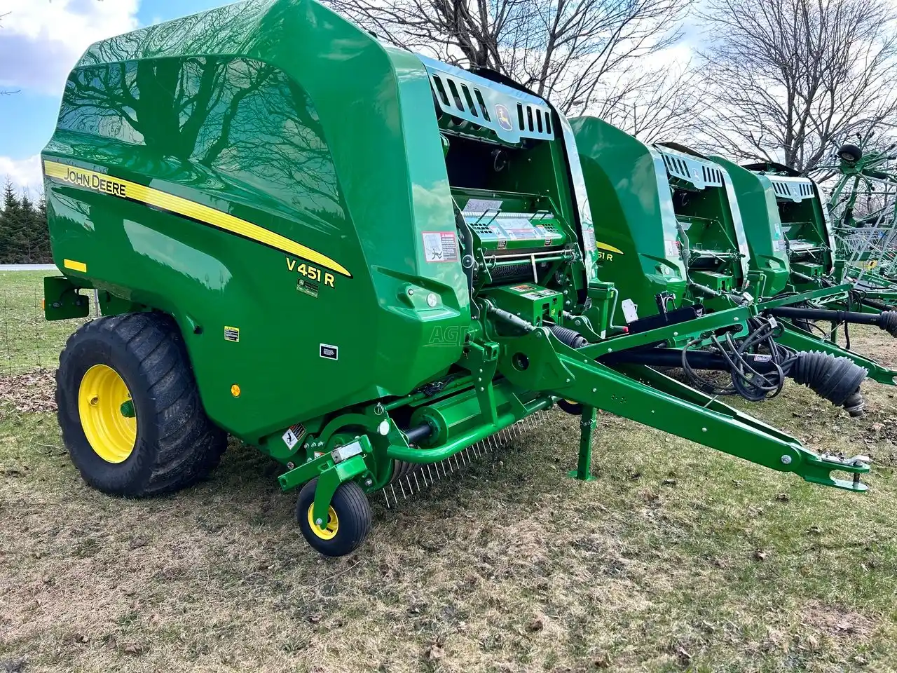 Gallery image 1 for Used 2021 John Deere V451R Round Baler
