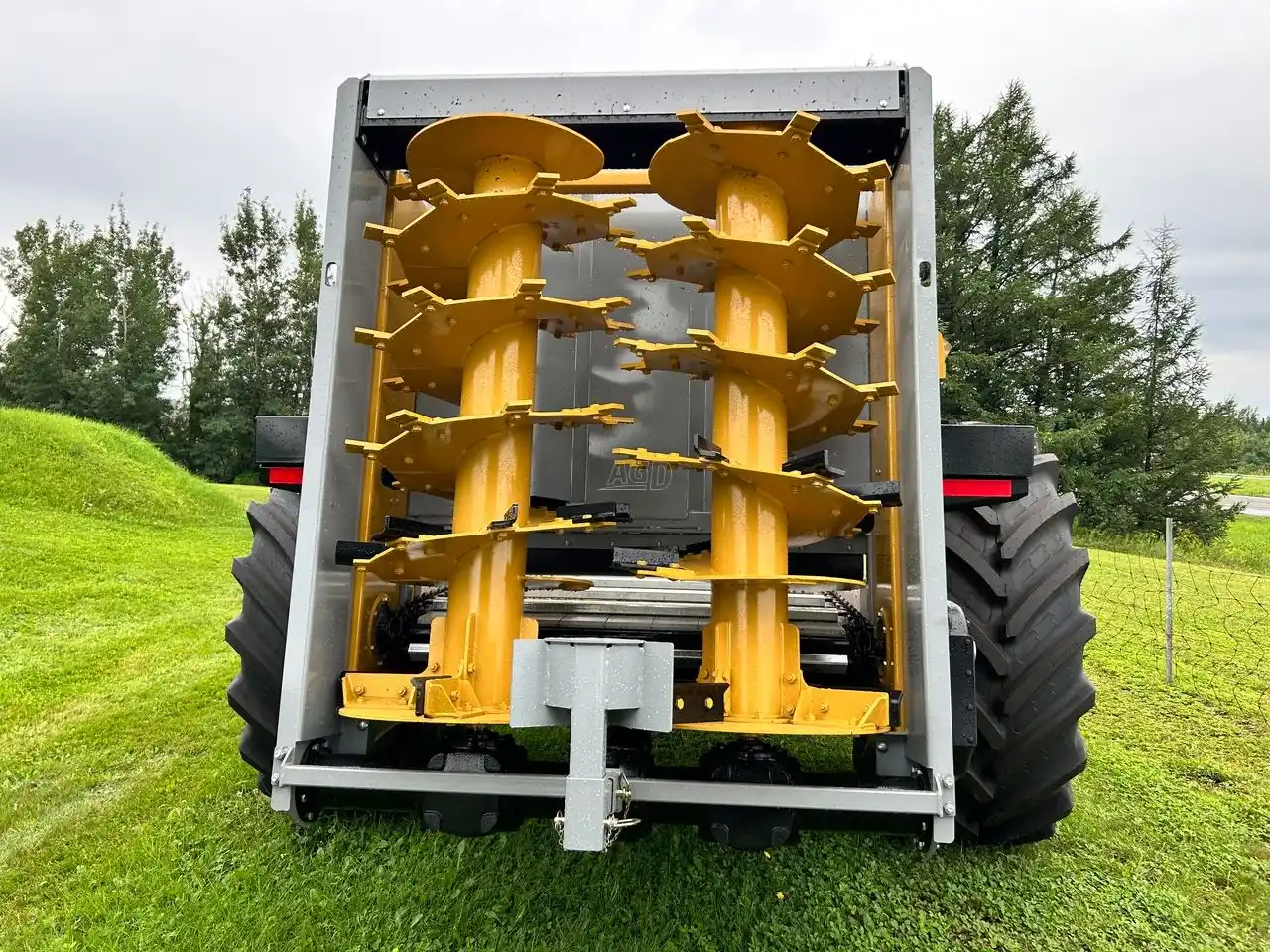 Gallery image 2 for New 2023 Tubeline Manufacturing Ltd 575RS Manure Spreader