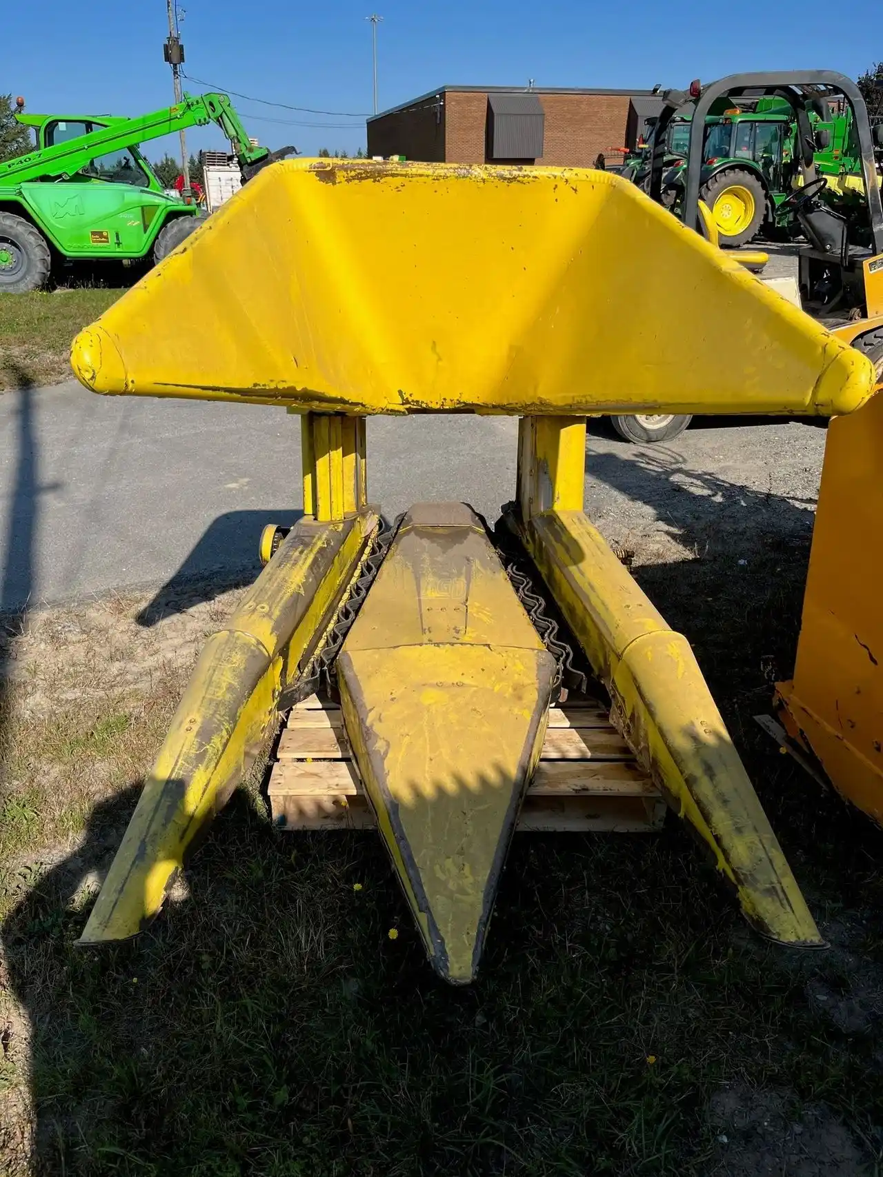 Gallery image 2 for Used John Deere 2RRC Header - Row Crop