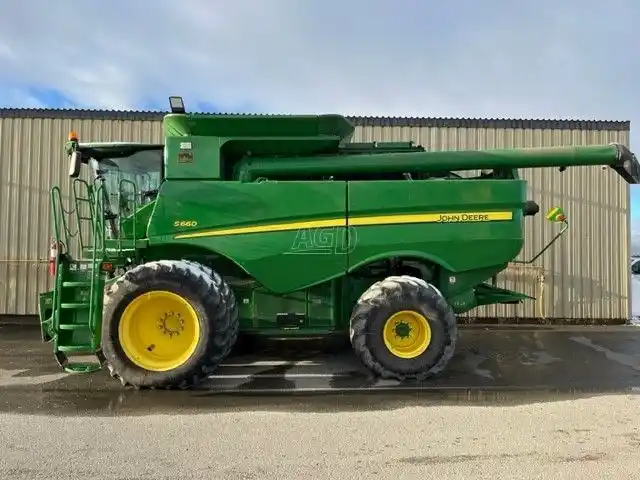 Gallery image 2 for Used 2013 John Deere S660 Combine