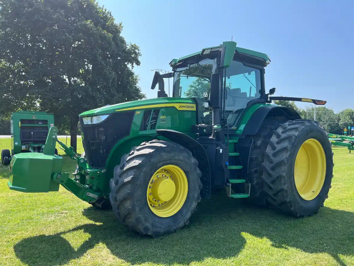 Gallery image 1 for Used 2020 John Deere 7R 330 Tractor