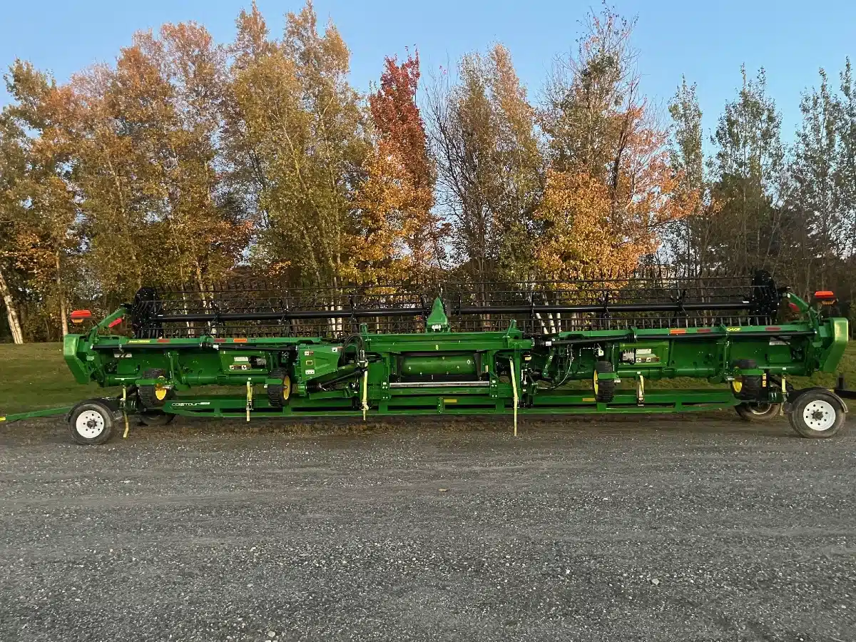 Gallery image 1 for Used 2023 John Deere HD40F Header - Draper