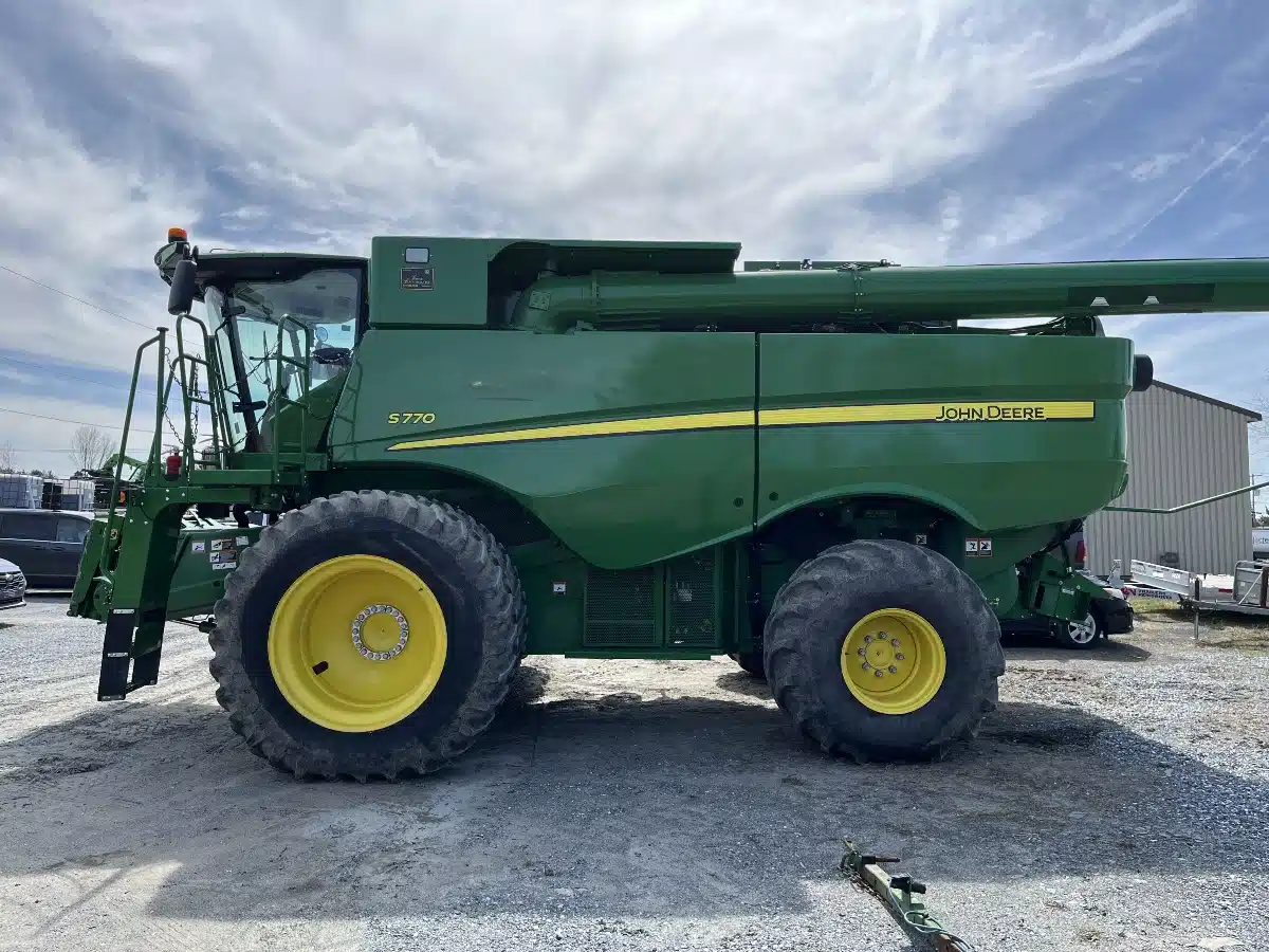 Gallery image 2 for Used John Deere S770 Combine