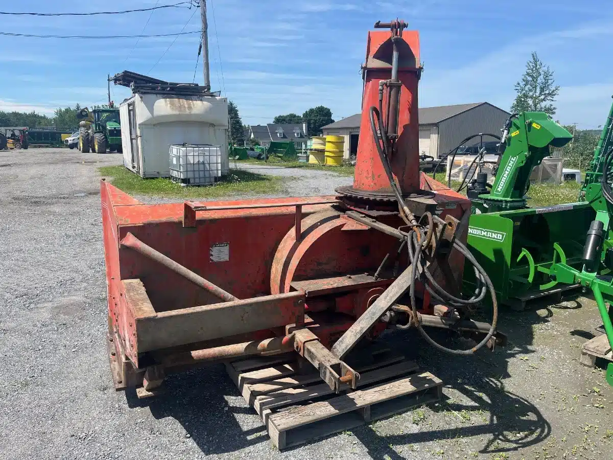 Gallery image 1 for Used Pronovost P98 Snow Blower