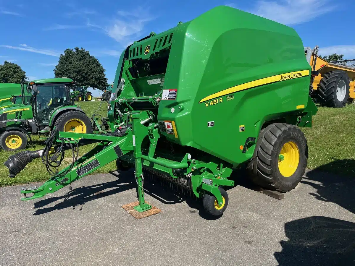 Gallery image 2 for Used 2021 John Deere V451R Round Baler