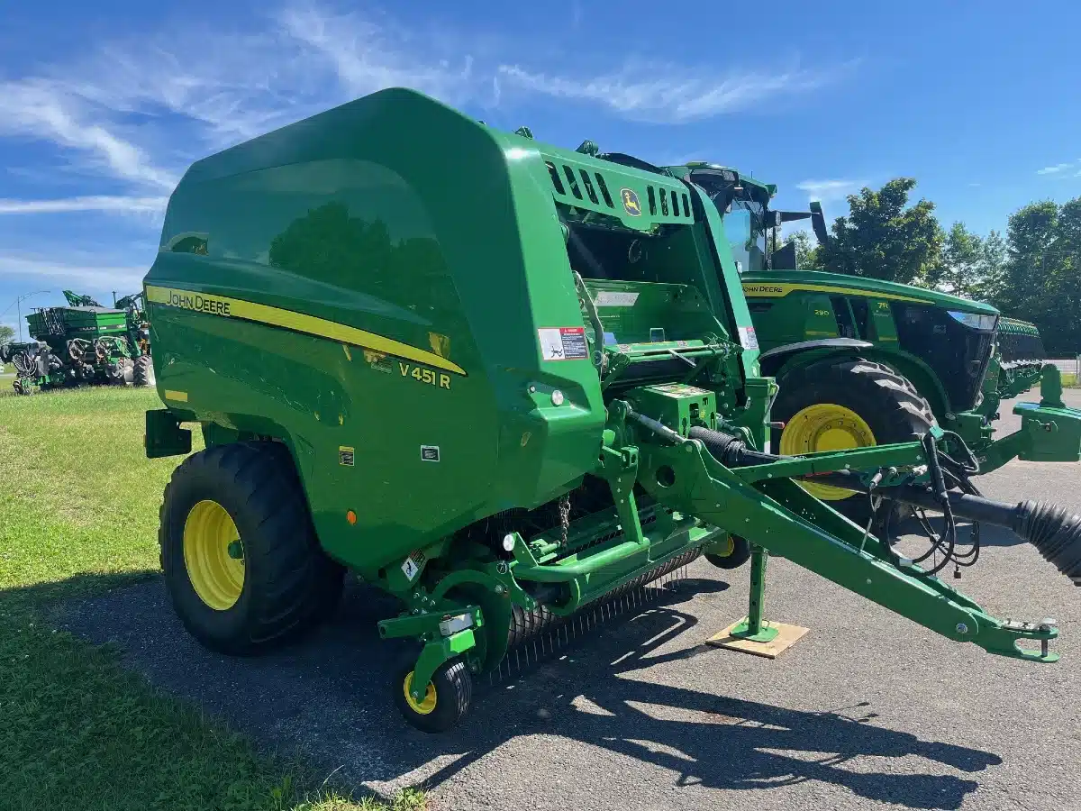 Gallery image 1 for Used 2021 John Deere V451R Round Baler