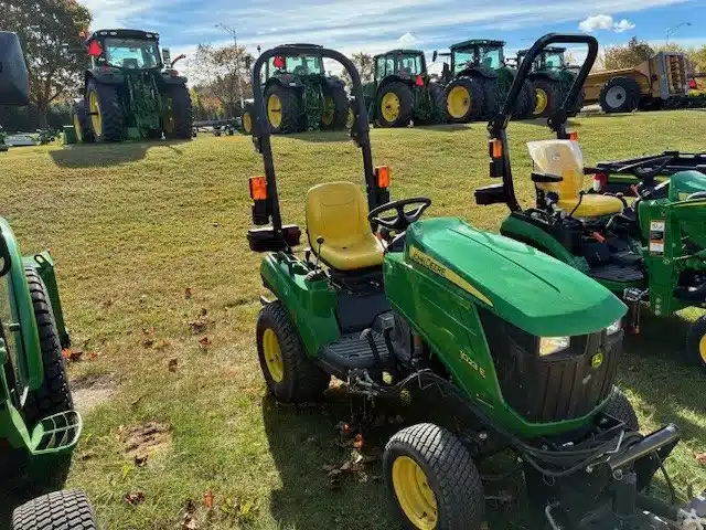 Gallery image 2 for 2017 John Deere 1023E Tractor