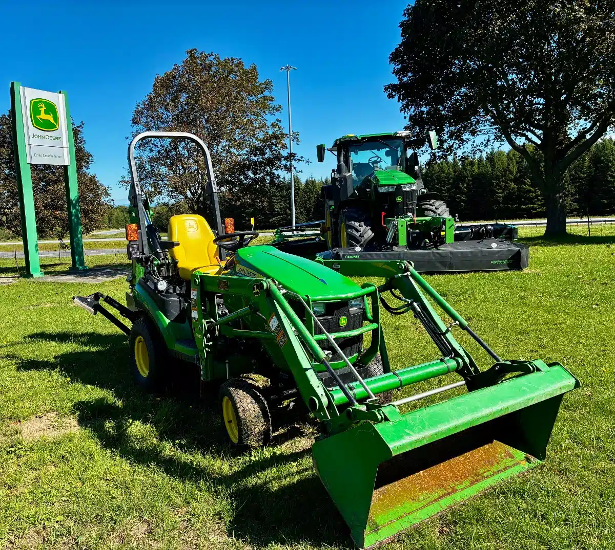 Gallery image 2 for 2015 John Deere 1025R Tractor