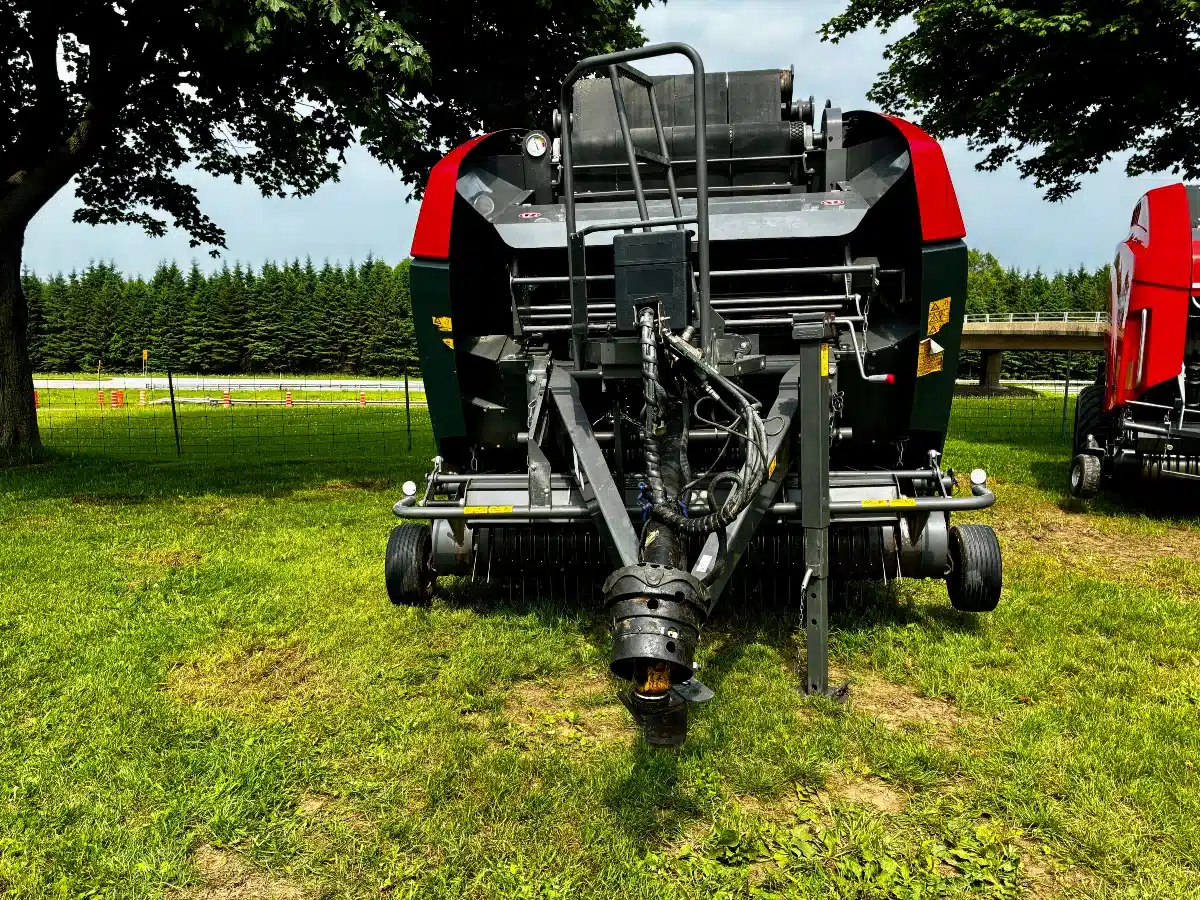 Gallery image 2 for 2020 Massey Ferguson RB 4160V Round Baler