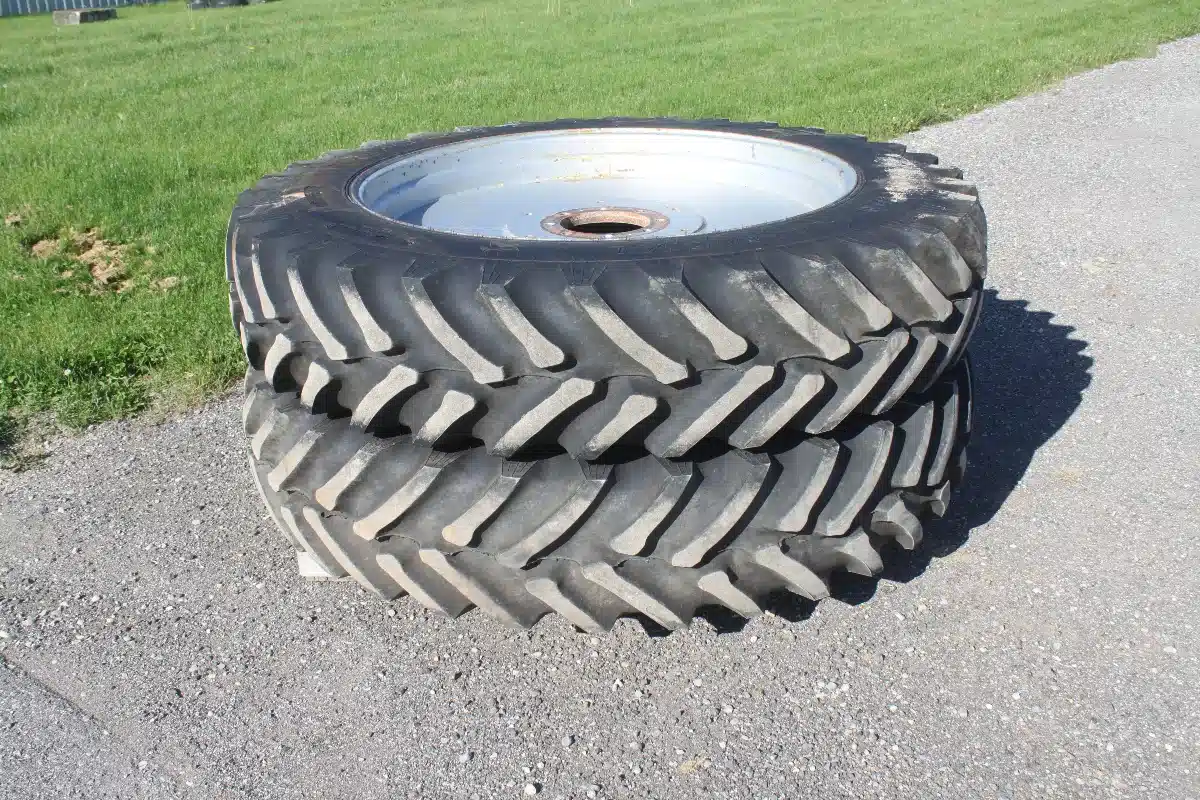 Gallery image 1 for Used Titan 380/90R46 Tires