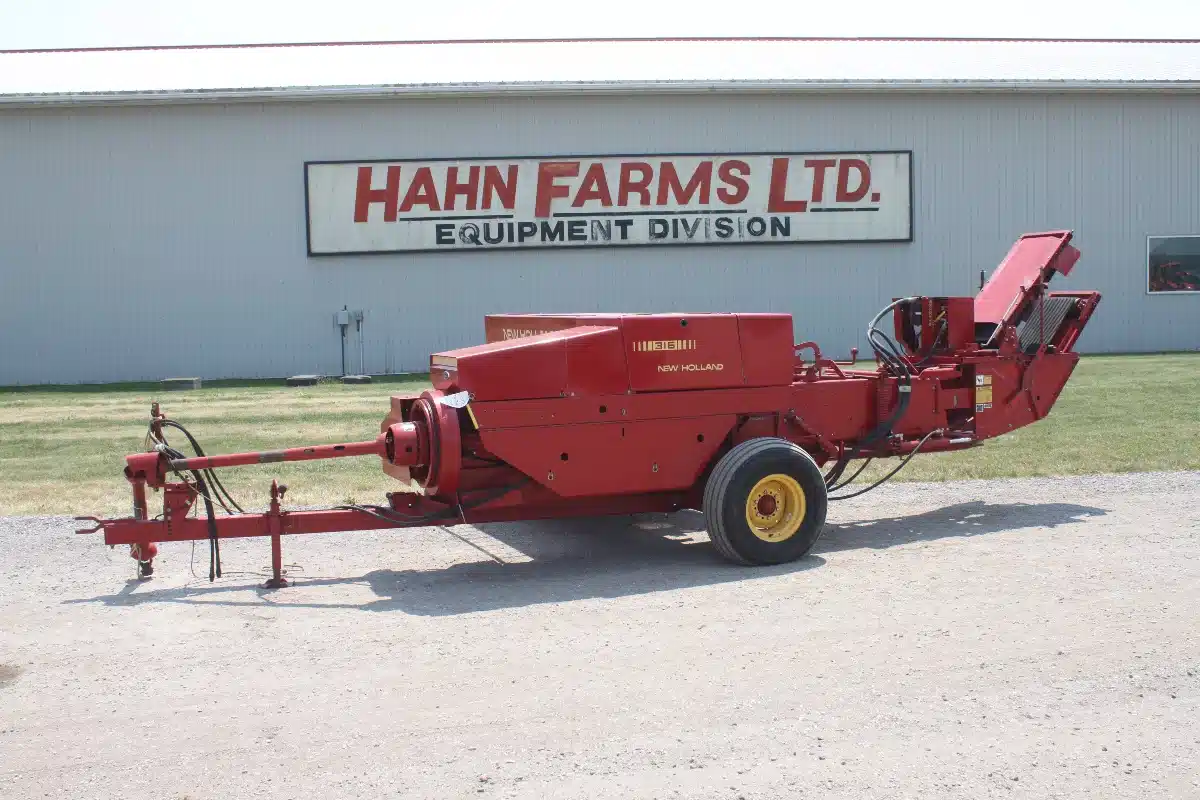 Gallery image 1 for Used New Holland 316 Square Baler - Small