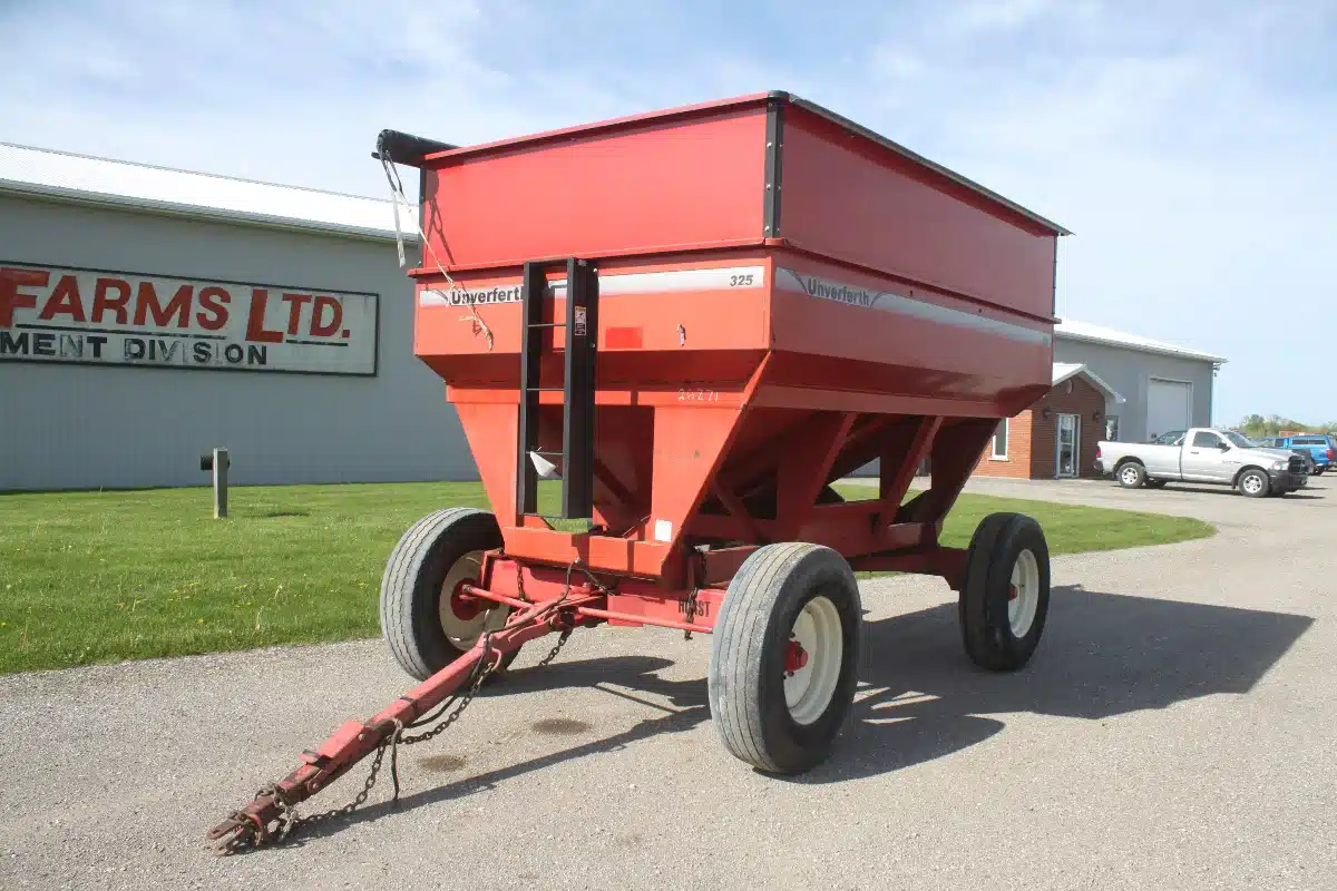 Gallery image 2 for Used Unverferth 325 Gravity Box