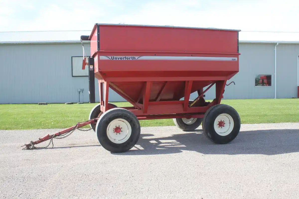 Gallery image 1 for Used Unverferth 325 Gravity Box