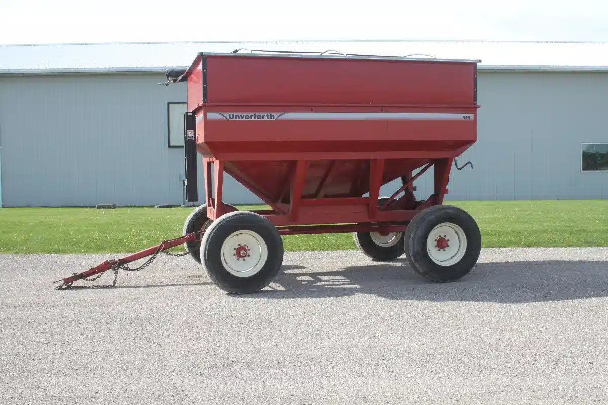 Gallery image 1 for Used Unverferth 325 Gravity Box