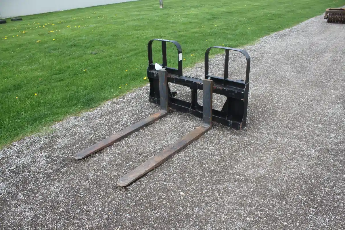 Gallery image 1 for Used HLA Attachments 4200 LBS Pallet Fork