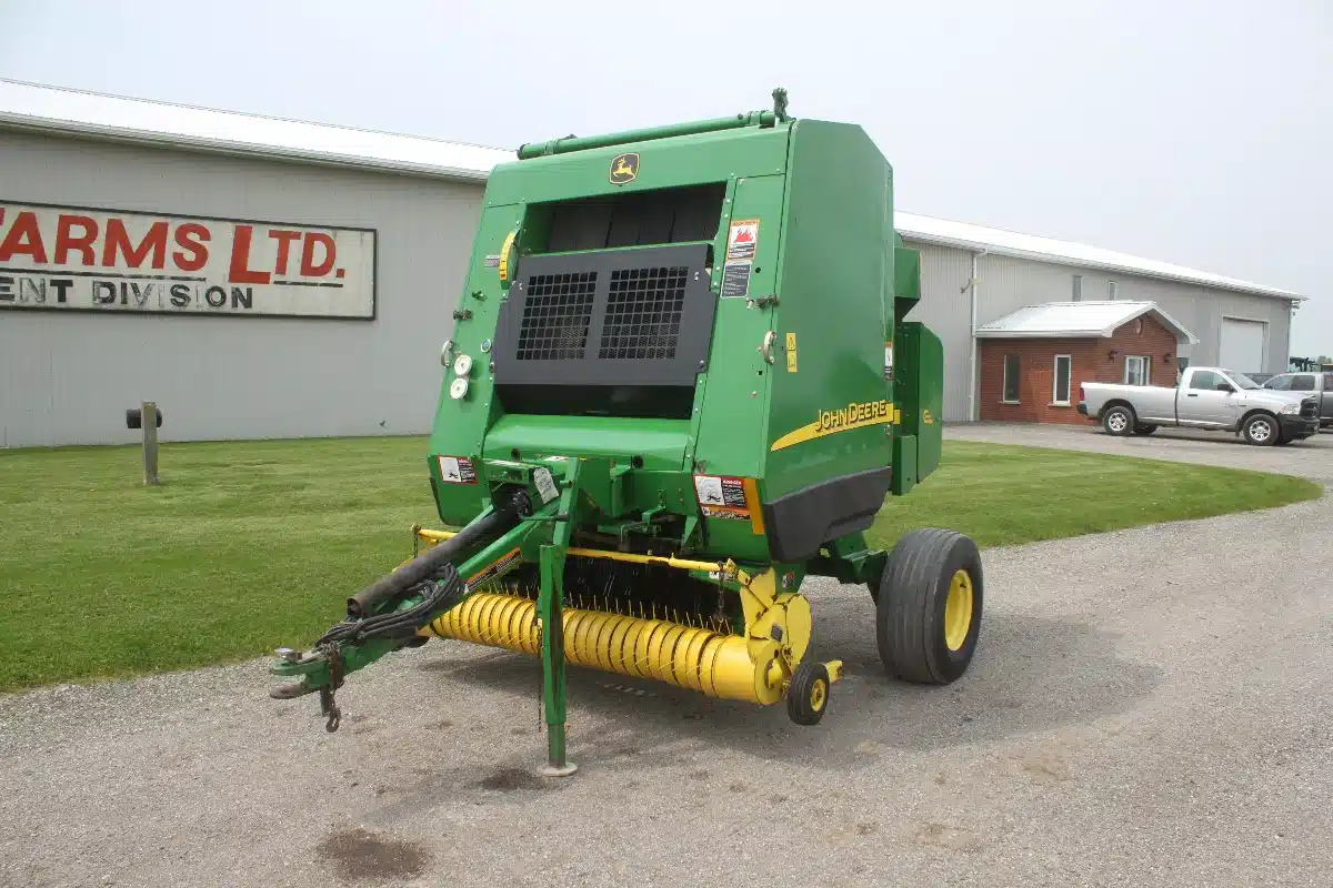 Gallery image 2 for Used John Deere 582 Round Baler