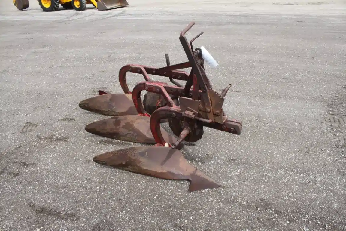 Gallery image 2 for Used Massey Ferguson 62 Plow