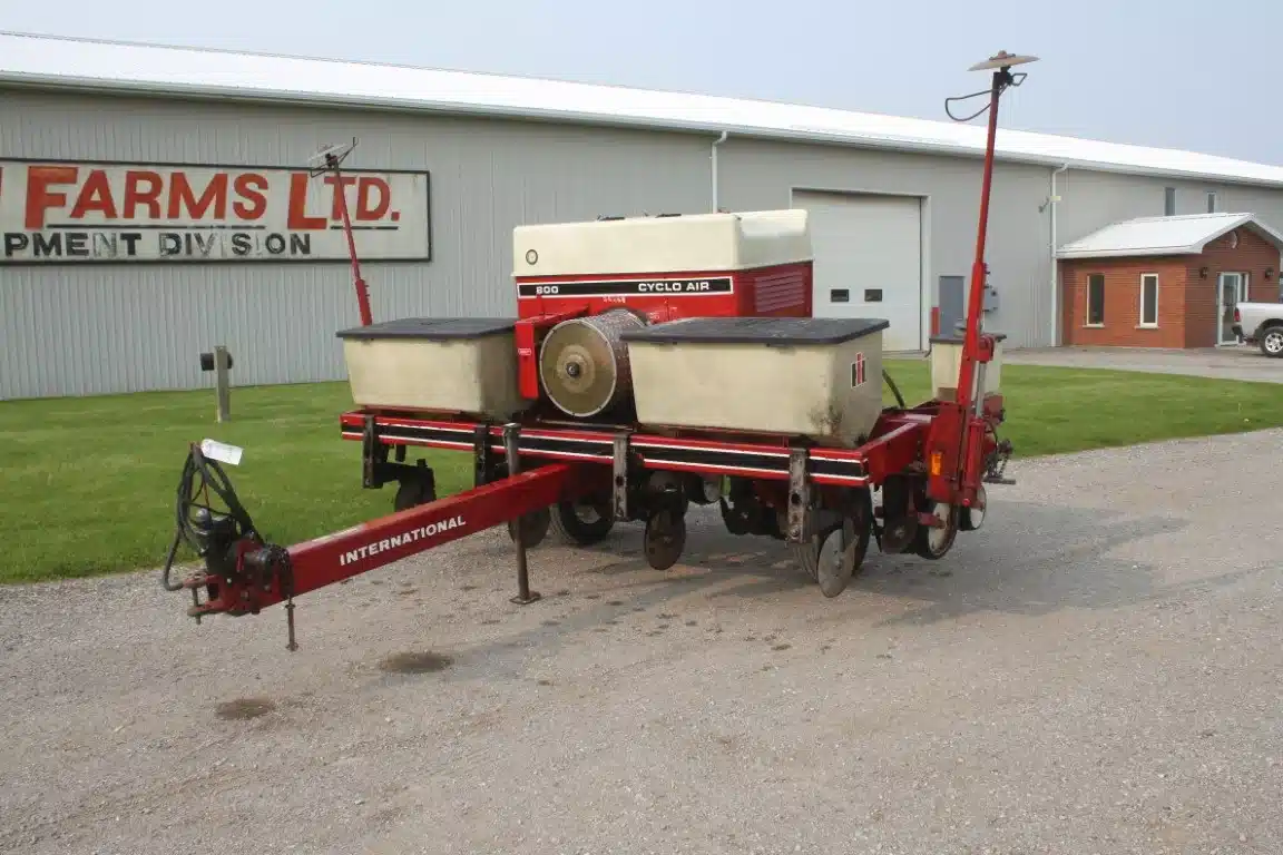 Gallery image 2 for Used Case IH 800 Planter