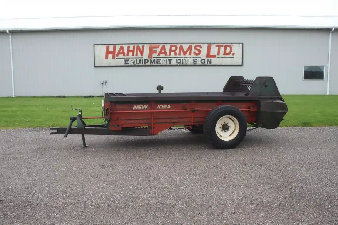 Gallery image 1 for Used New Idea 213 Manure Spreader