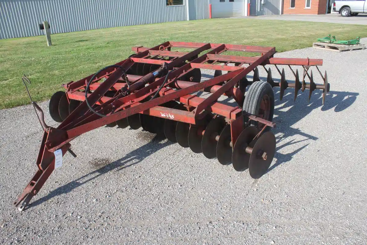 Gallery image 2 for Used International Harvester 370 Disc