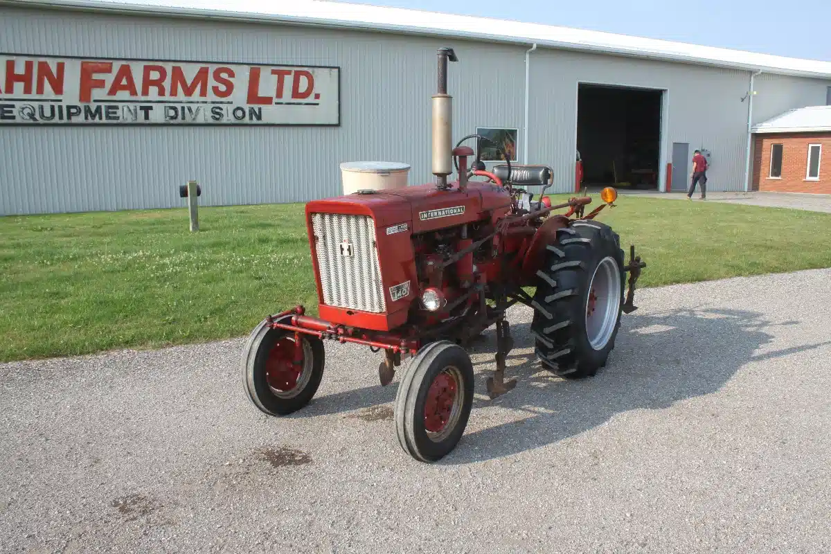 Gallery image 2 for Used International Harvester 140 Tractor